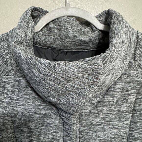 The North Face gray puffer vest size X-large - Picture 4 of 8